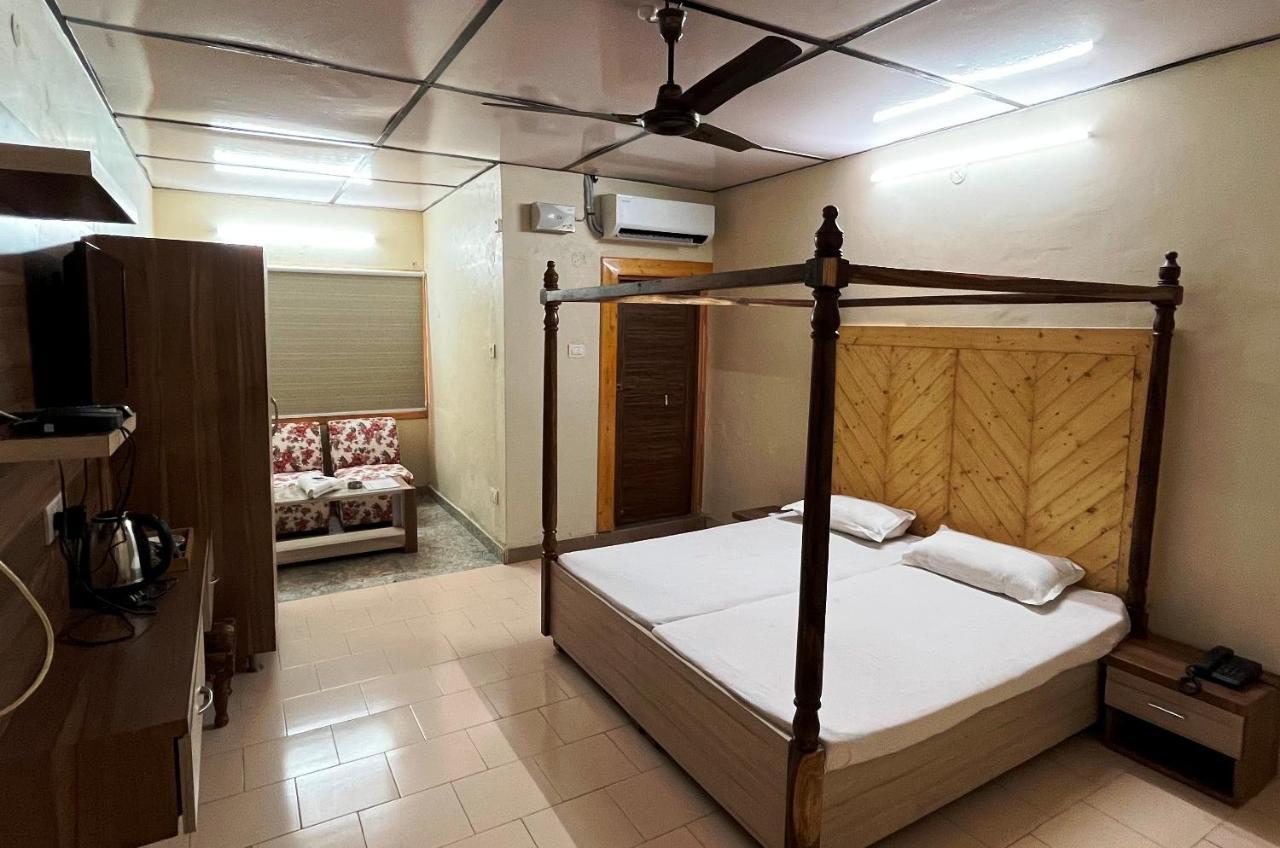 Pops Resort Pālampur Exteriér fotografie